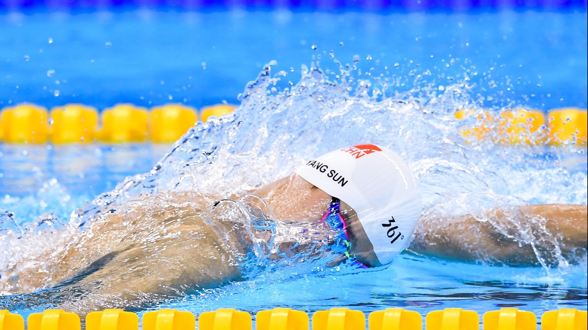 冬季滑雪项目进入暑期训练模式，冬季滑雪的好处是什么