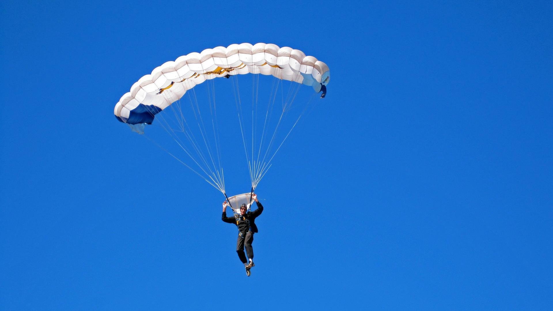 庞蒂冲线时刻引爆全场欢呼,庞蒂克所有车型报价
