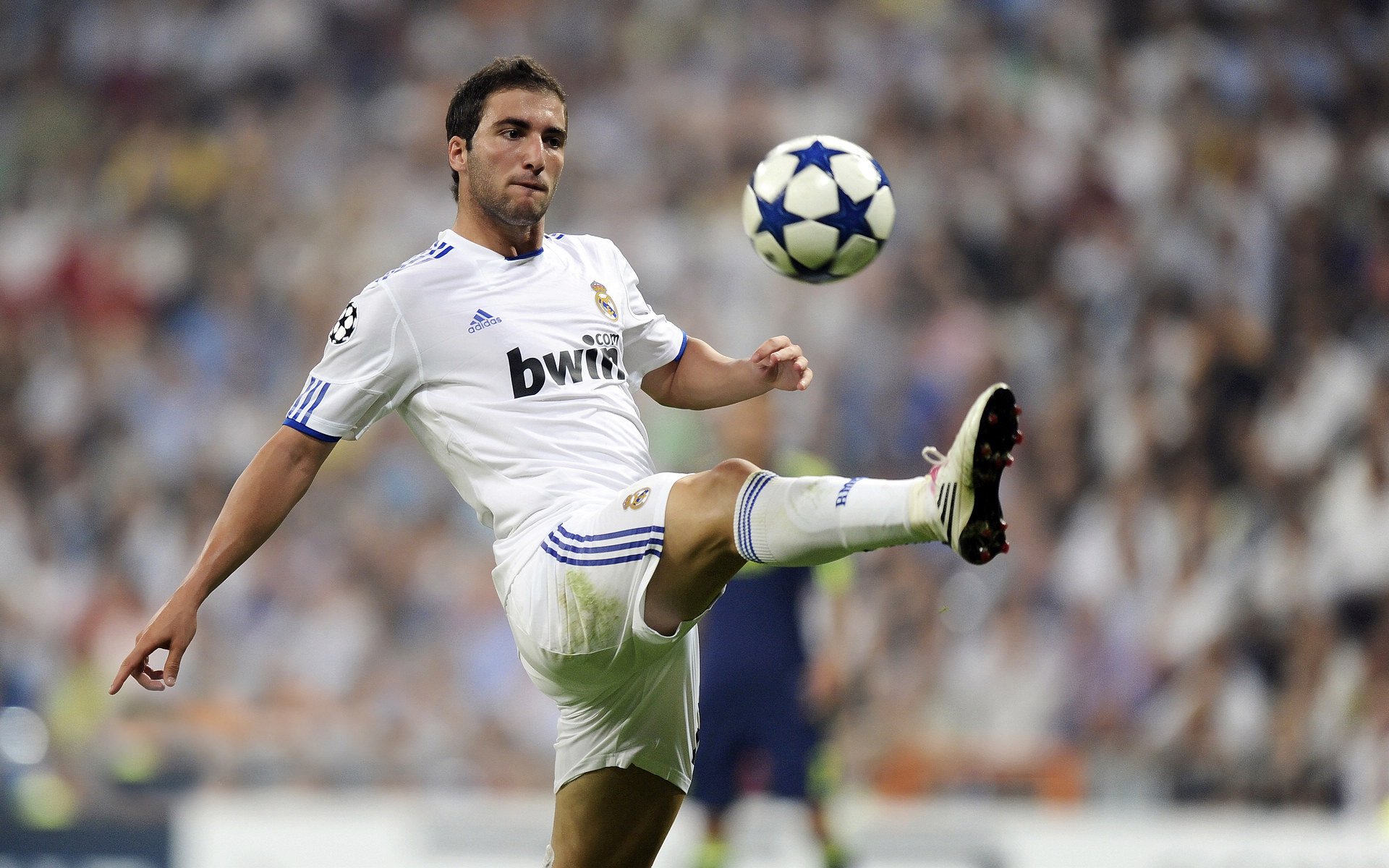 爱游戏智能体验-法甲星光璀璨：新星登场引领锋线未来，法甲新赛季宣传片